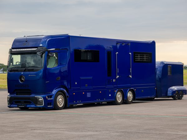 2026 26t AKX Mercedes Actros L + 2.5t Stud Trailer