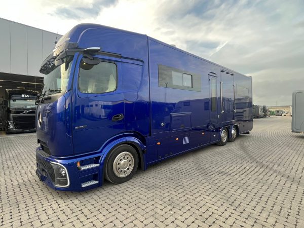 2026 26t AKX Mercedes Actros L